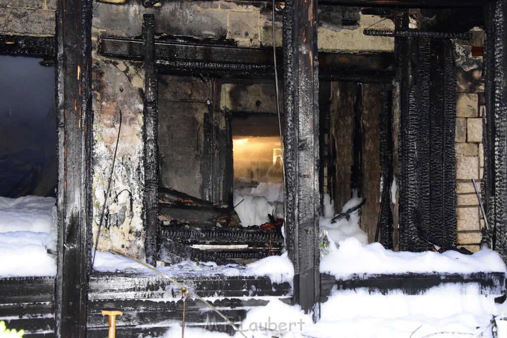 Grossfeuer Einfamilienhaus Siegburg Muehlengrabenstr P0752.JPG - Miklos Laubert